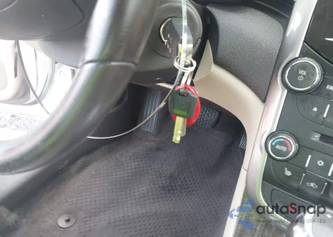 2015 Chevrolet Malibu 1Lz из США, поврежденный, VIN 1G11F5SL9FF118182